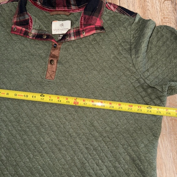 Legendary Whitetails • Cedar Cabin Quilted Sweater - Picture 4 of 9